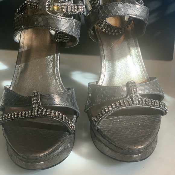 Pelle Moda bronze snake print 4.5 inch heels size 8.5 - Picture 2 of 4